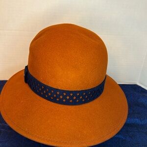 Goorin Bros. Rust Orange with Navy band detail - Sz L - 100% Wool